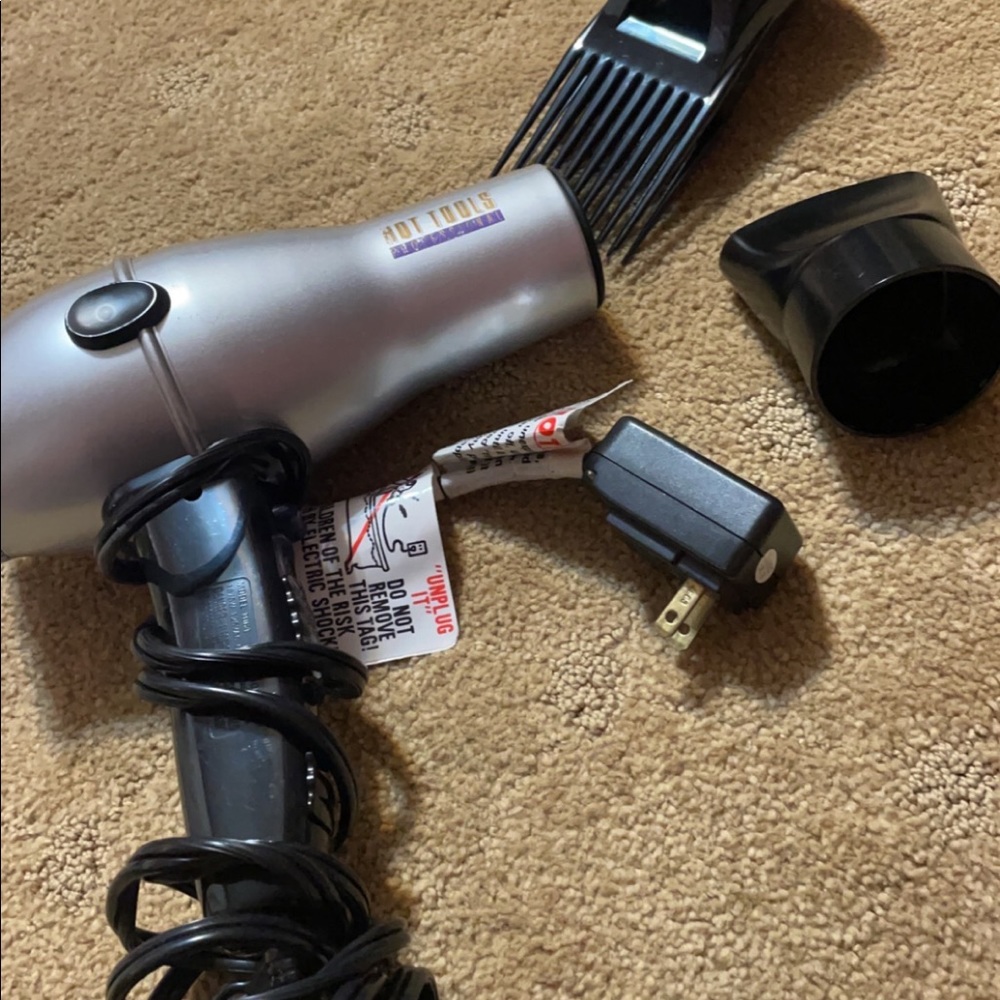 hot tools professional hair dryer
Comes with 
Concentrator
Straightening Pik